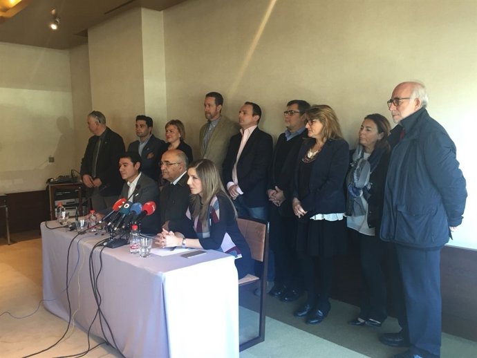 Alberto Garre y miembros de la Plataforma, en la presentación del partido