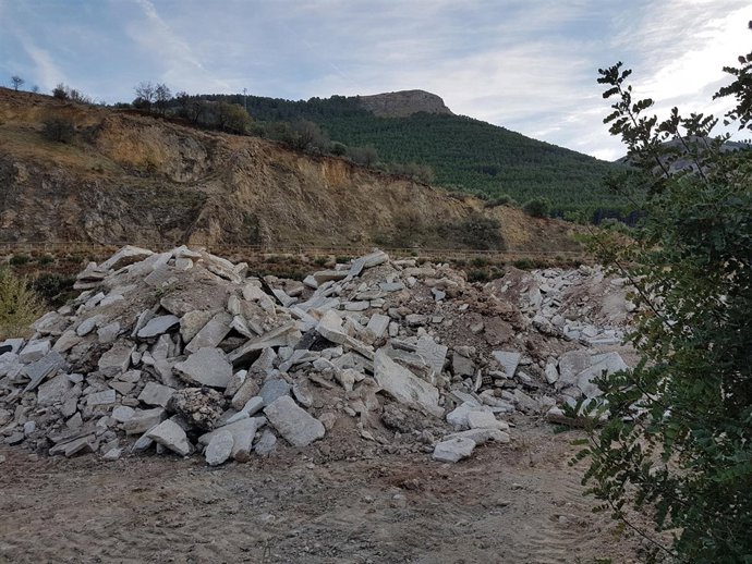 Escombros en la antigua cantera