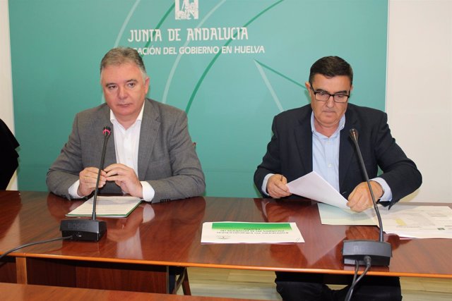El delegado de la Junta en Huelva, Francisco Romero, y Vicente Zarza.