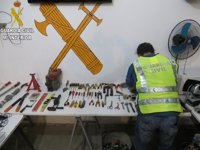 Detenido un hombre acusado de maltrato, agresión sexual a su pareja y 17 delitos más en la Hoya de Buñol