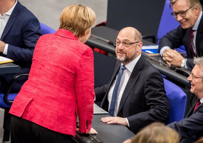 Martin Schulz y Angela Merkel en el Bundestag