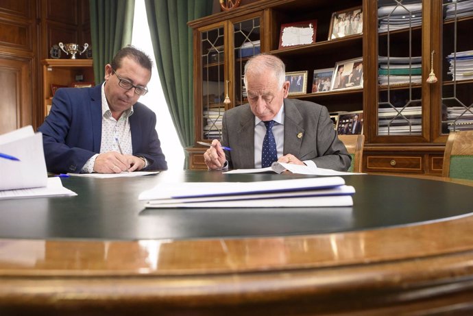 Gabriel Amat ya ha firmado y entregado el proyecto de obras en Tíjola.