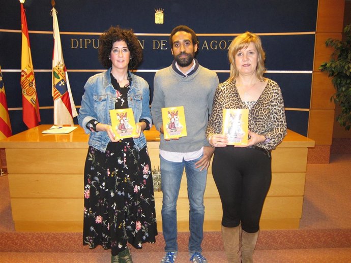 García Juango, Nso y la técnico del área de Participación han presentado la guía