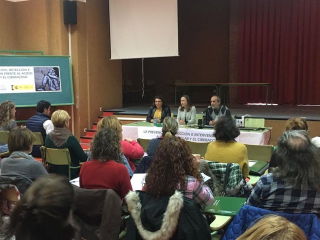 [L Comunicacion.Almeria.Dgob] Nota Y Foto Educación Ciberacoso