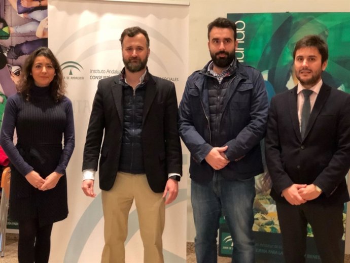 Mayoral (segundo por la dcha.) en el encuentro mantenido