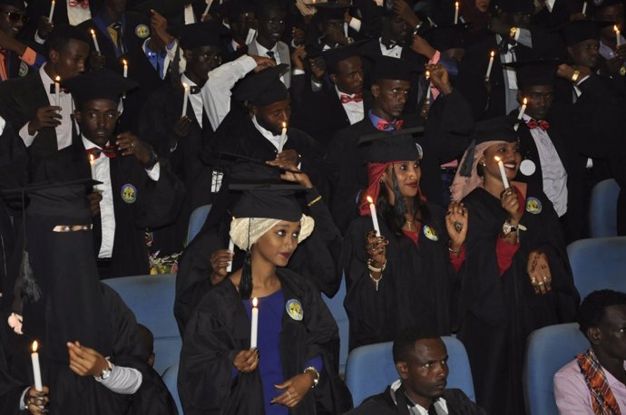 Jóvenes etíopes graduadas matronas