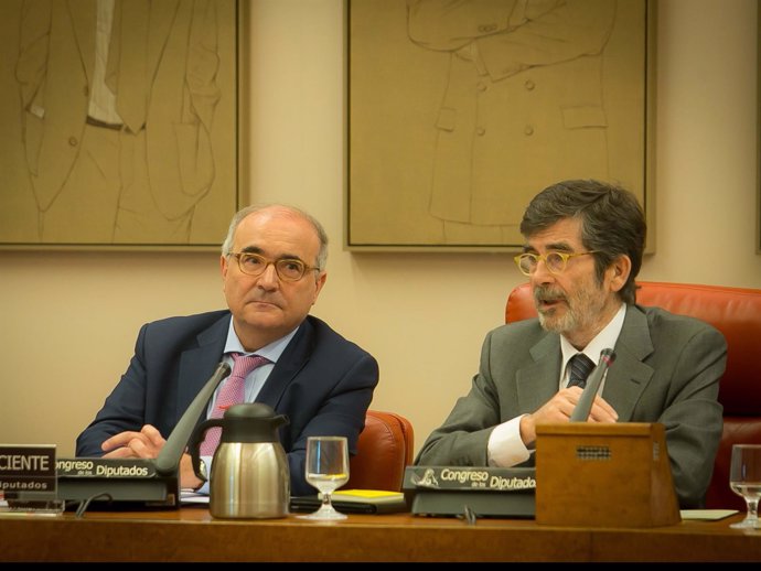 Benigno Pendás, junto al socialista José Enrique Serrano