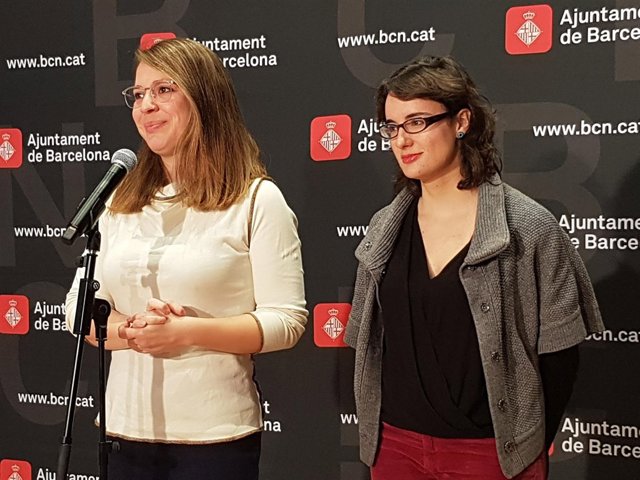 La teniente de alcalde Janet Sanz y la concejal Mercedes Vidal