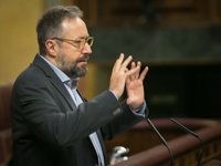 Girauta (Cs) defiende a Puigdemont por el incidente de la bandera: "Nada justifica que se le humille"