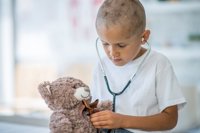 ¿Por qué se produce el cáncer infantil?