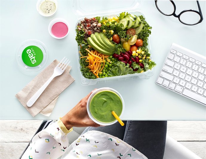 Menjar en el treball a domicili en Uber Eats 