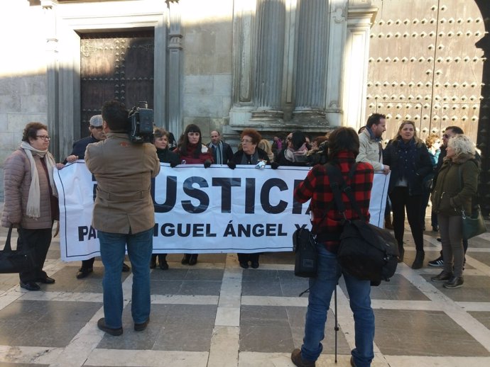 Concentración ante la sede del Tribunal Superior de Justicia de Andalucía