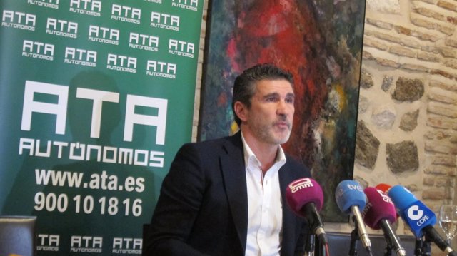 Perea en rueda de prensa            