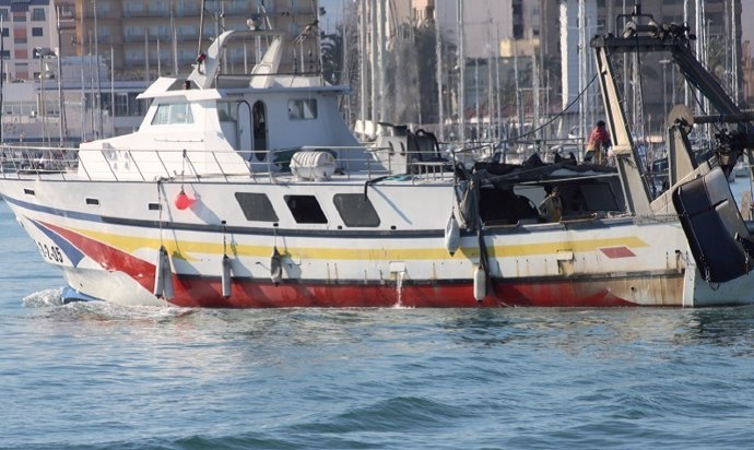 Barco arrastrero menor que estudiará los volcanes de fango del Golfo de Cádiz