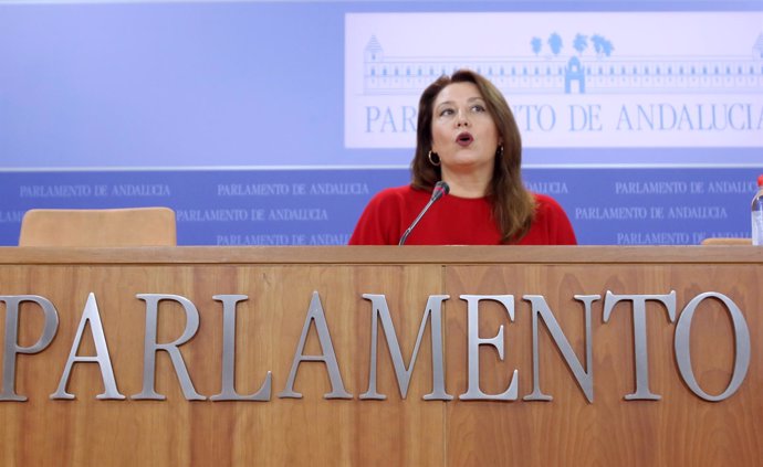 La portavoz parlamentaria del PP-A, Carmen Crespo, en rueda de prensa