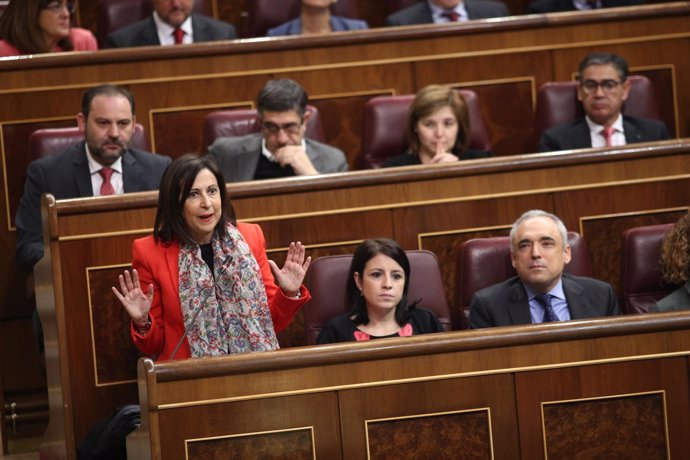 Margarita Robles en la sesión de control en el Congreso