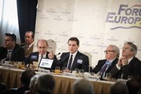 Rivera dice que "el caso PP" está "lastrando España" y reitera a Rajoy que debe apartar a la senadora Barreiro