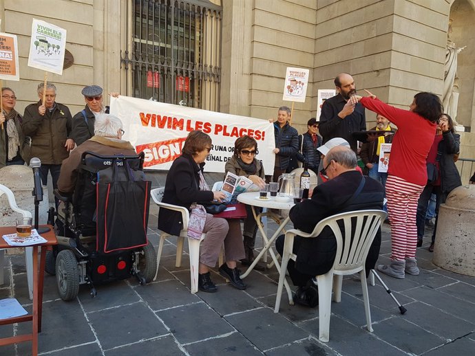Terrassa instal·lada a la plaça Sant Jaume per una actuació