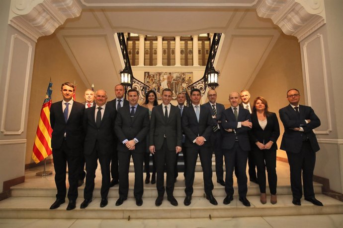 César Sánchez con los responsables de las entidades bancarias