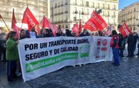 Decenas de trabajadores de Avanza se concentran en la Puerta del Sol tras tres meses y medio de paros