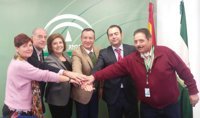 Salud acoge la firma de dos convenios entre los hospitales universitarios y dos asociaciones de voluntarios de Granada