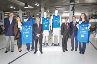 Estudiantes presenta la camiseta azul, 'vintage' y sin publicidad de su 70 aniversario