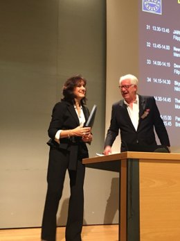 Isabel Maestre recoge el premio Catherine Fargeon