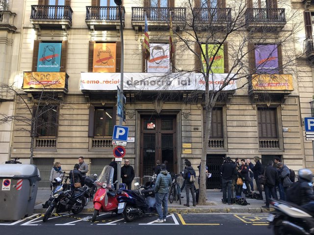 Sede de Òmnium Cultural en la calle Diputació de Barcelona