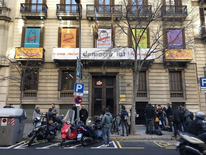 Seu d'Òmnium Cultural al carrer Diputació de Barcelona