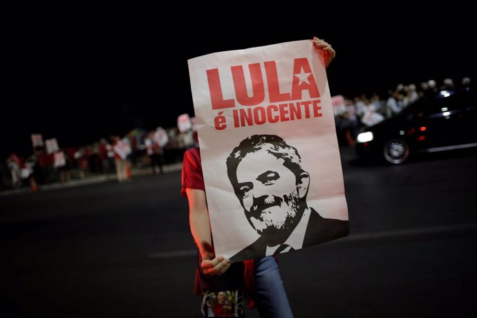 Pancarta en apoyo de Lula da Silva