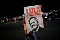 El PT confirma a Lula da Silva como candidato a la Presidencia tras la "farsa judicial"