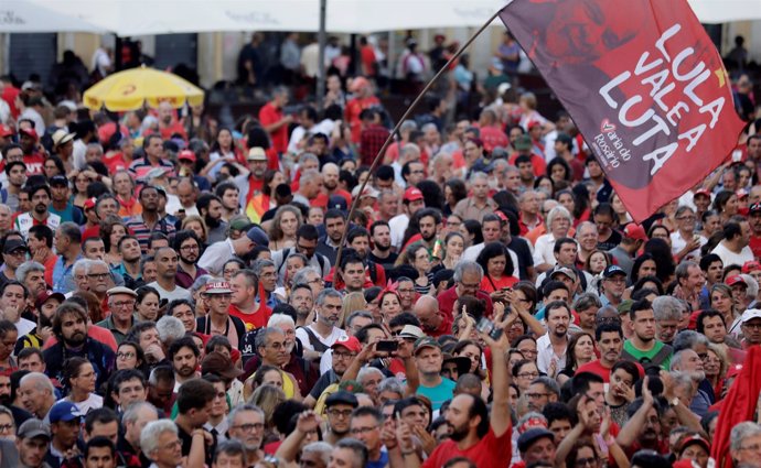 Manifestación de apoyo a Lula en Porto Alegre
