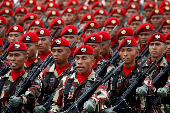 Miembros de las fuerzas especiales indonesias Kopassus en Cilegon.