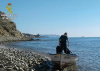 Llega una patera con al menos tres inmigrantes a las costas de Calp (Alicante)