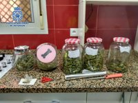 Cuatro detenidos de una misma familia por vender drogas en dos viviendas de Vélez-Málaga