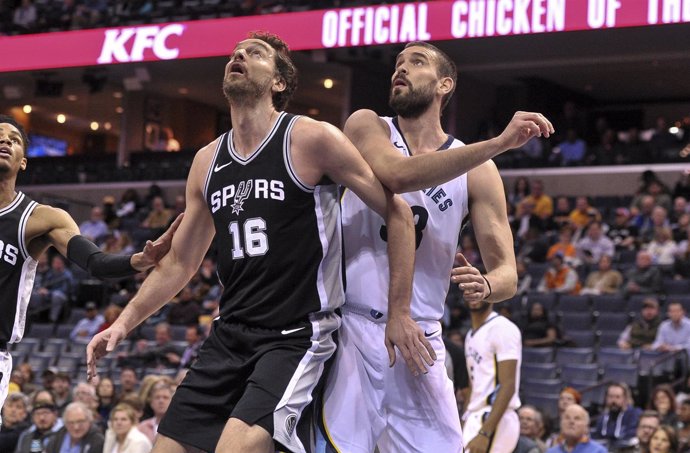 Los hermanos Pau y Marc Gasol en el Memphis Grizzlies - San Antonio Spurs