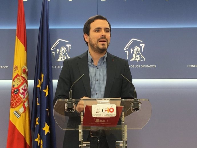 Alberto Garzón rueda de prensa en el Congreso