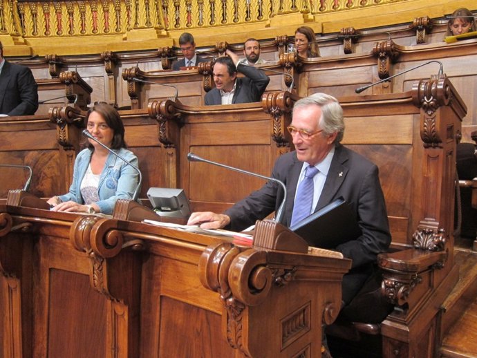 El alcalde X.Trias en el pleno del ayuntamiento