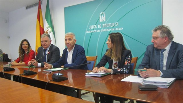 El delegado de la Junta en Huelva, Francisco Romero, y Miguel Ángel Vázquez.