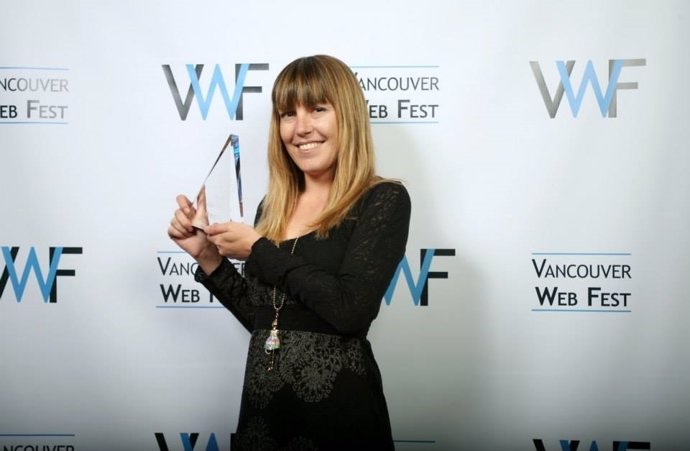 Ana Ramón Rubio recoge el premio en el Vancouver Web Fest de 2014