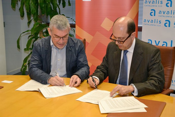 De izq a dcha.- El gerente del INCASÒL y el consejero delegado de Avalis