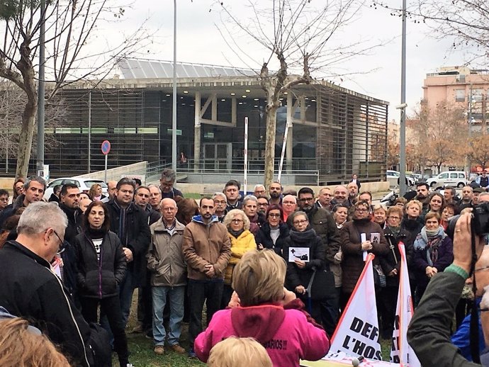 Protesta por listas de espera sanitarias en Viladecans (Barcelona)