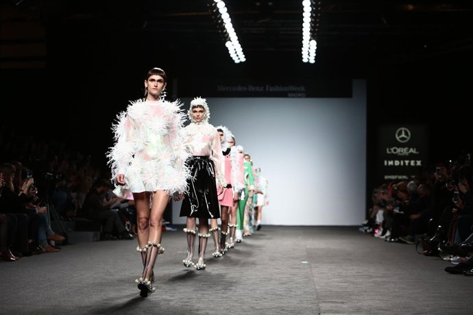 Desfile maría escoté