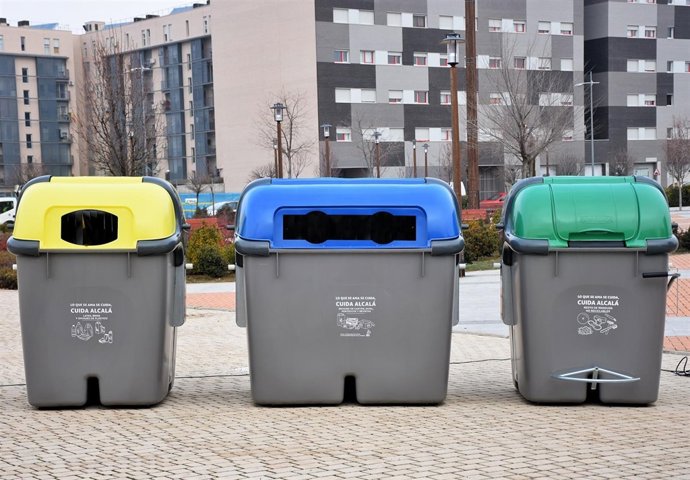 Alcalá De Henares: El Ayuntamiento De Alcalá Renueva Los Contenedores De Basura