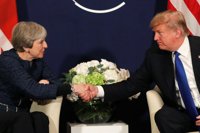 Trump describe como un "rumor falso" su supuesto distanciamiento con May