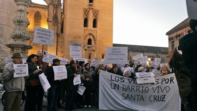 Concentración de los vecinos de Mateos Gago.