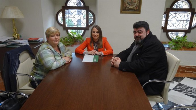 Ruiz (centro), en su encuentro con UGT