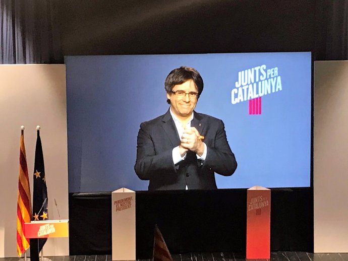  Carles Puigdemont en un acte de campanya de JuntsxCat