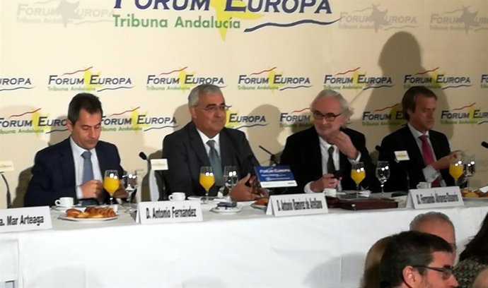 Desayuno informativo con Antonio Ramírez de Arellano.