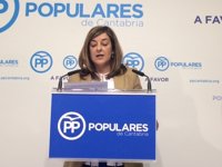 Buruaga cree que Revilla "está cargándose Cantabria" con políticas que son un "bluff"